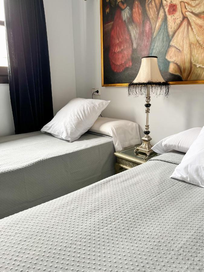 Hostal Servilia Кармона Экстерьер фото