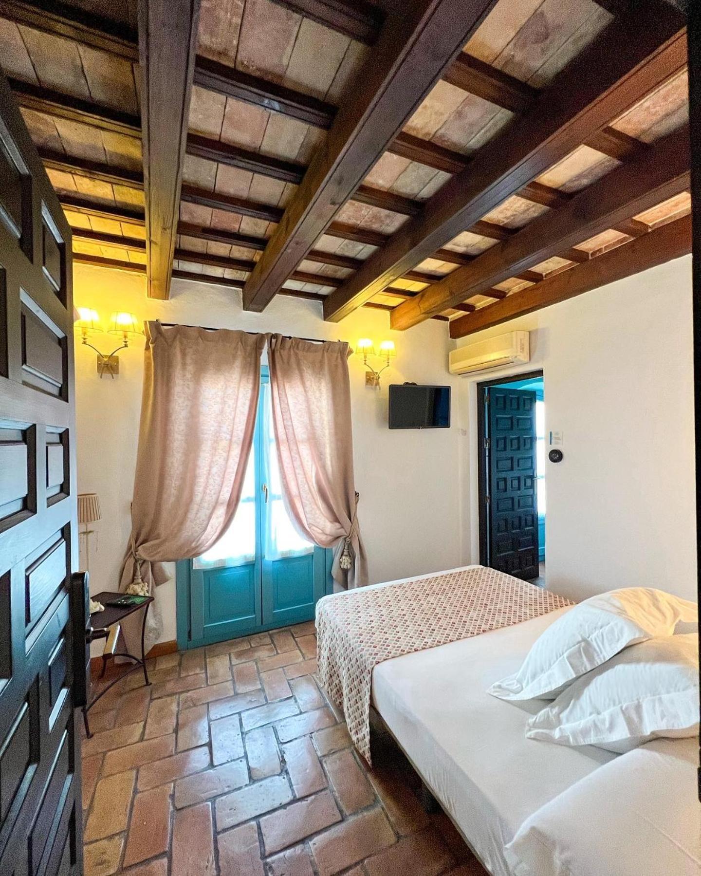 Hostal Servilia Кармона Экстерьер фото