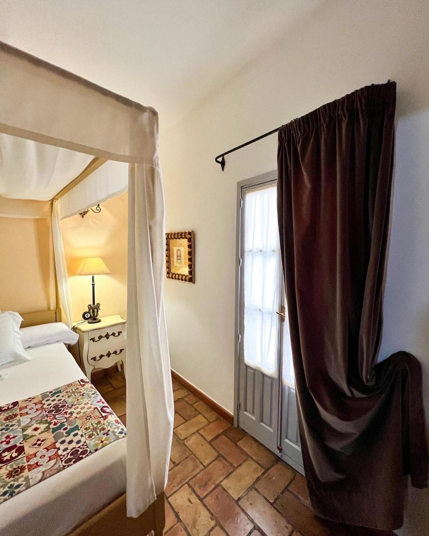 Hostal Servilia Кармона Экстерьер фото
